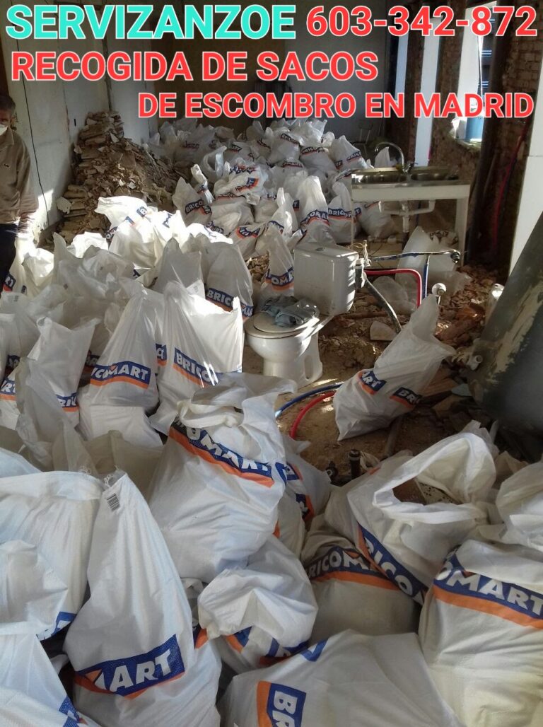 Retirada de bolsas de escombros en Madrid